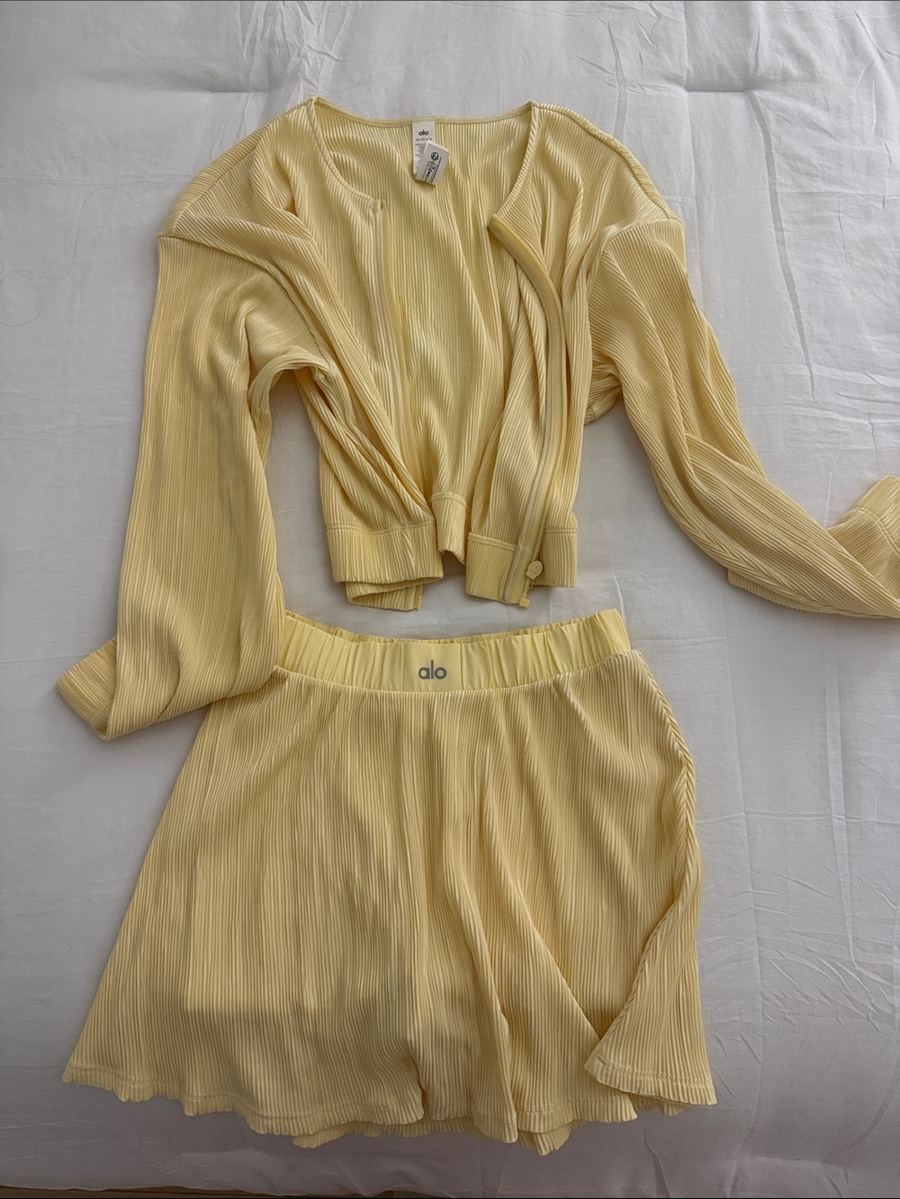 Yellow Alo micro pleat set